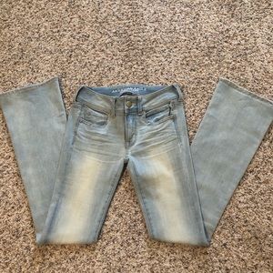 Kick boot, light wash jeans